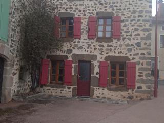 Charmante maison en pierres avec terrasse, proche cité médiévale, nature et lac - FR-1-582-19 - - 1