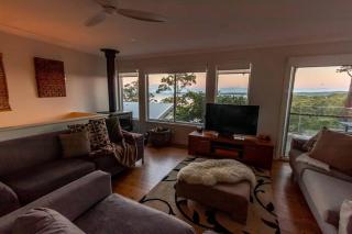 Expansive Bay Views, Light & Airy House, Wood Fire - Hyams Beach - 3