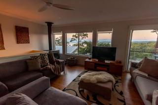 Expansive Bay Views, Light & Airy House, Wood Fire - Hyams Beach - 8