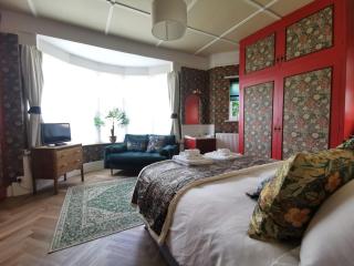 William Morris, Spacious ground floor lux double bedroom - Bexhill - 8