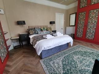 William Morris, Spacious ground floor lux double bedroom - Bexhill - 2