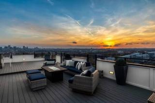 Skyline View Mansion, Hot Tub, Close To Downtown, Less than 10 Mins to 5 Points and Broadway, 3 Spacious Suites, Workspace, Garage Spaces and Ample Parking, 24 Hr Hospitality - 0