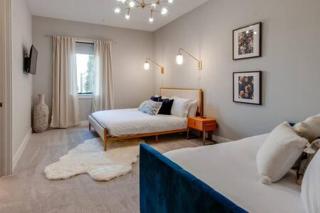 Hot Tub, Rooftop, Skyline View, 5Mins from Stadium, Less than 10 Mins to 5 Points and Broadway, 3 Spacious Suites, Workspace, Garage Spaces and Ample Parking, 24 Hr Hospitality - 6