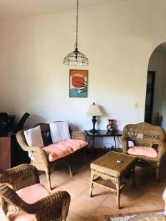 Centrally located 1 block from beach, quiet 2 bedroom condo with pool - 7