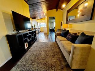 Sunset Haven: Lakeside Charm in Ocean Beach - San Diego - 5