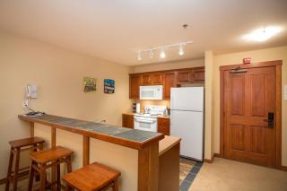 3216 - One Bedroom Den Standard Powderhorn Lodge condo - Solitude - 2