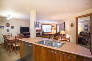 3306 - One Bedroom Den Deluxe Powderhorn Lodge condo - Solitude - 2