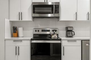 2 Bedroom, 3 bed Legal Suite - Calgary - 6