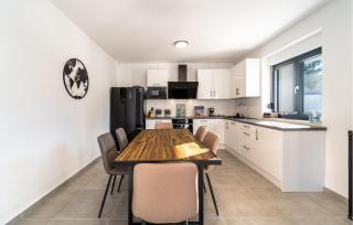 Awesome Home In Pridraga With Jacuzzi - Pridraga - 7