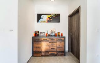 Awesome Home In Pridraga With Jacuzzi - Pridraga - 4