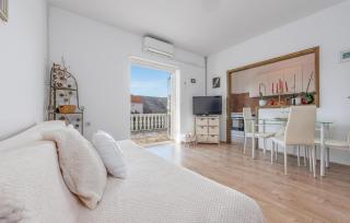 Amazing Apartment In Vlasici With Wi-Fi - Vlašići - 8