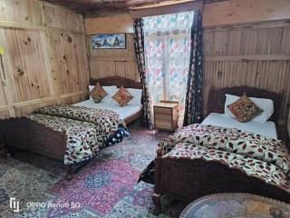 Normandi group of Houseboats - Srinagar - 8