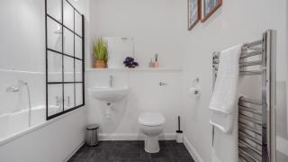 Japanese Suite 2BED 2BATH, Free park, Netfix, 75 Inch TV, Games - City Centre- MAIHOM - Birmingham - 3