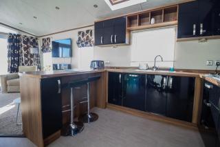 Stunning Caravan With Full Sea Views At Hopton Haven Ref 80044S - 2