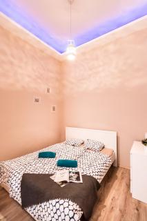 Crimson Crease Apartment - Budapest - 3