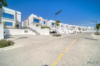 Special Offer with Chilled-Heated Pool & Ocean Views by Deluxe Holiday Homes - Fujaira - 1