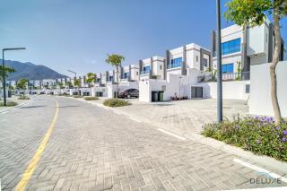 Special Offer with Chilled-Heated Pool & Ocean Views by Deluxe Holiday Homes - Fujaira - 2