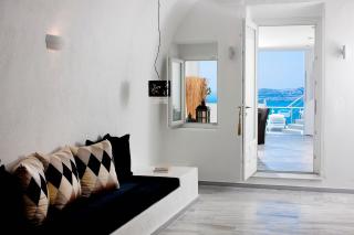Venetian-Style Santorini Villa 1 Bedroom Villa Astroglia Beautiful Caldera Sea Views & Private Jacuzzi Fira - Fira - 6