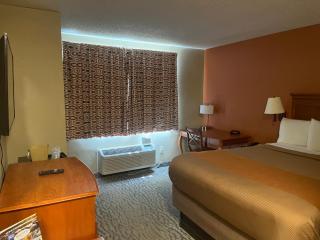 Regency Inn & Suites - 2