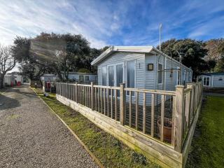Beautiful Caravan With Decking At Azure Seas Ref 32060Az - Lowestoft - 7