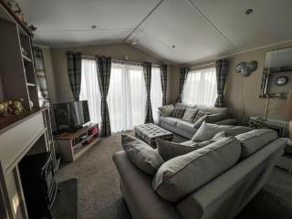 Beautiful Caravan With Decking At Azure Seas Ref 32060Az - Lowestoft - 2
