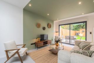 3 bedroom house with garden, free parking - 7