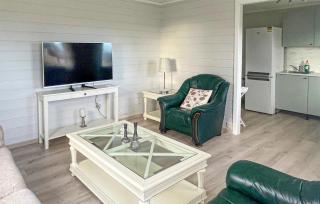 Lovely Apartment In Vanse With Wifi - 3