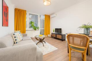 Marszałkowska Stylish Apartment with Balcony Warsaw Center by Noclegi Renters - Warschau - 0