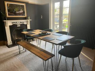 Beautiful 4 Bed Beach House - Pool table & Parking - 4