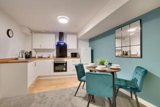 Charltons Bonds Apartments 2A by Week2Week - 7