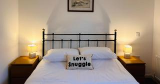 Spacious Modern Apartment - 1