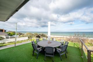 ChelseaVue - Designer Beachside Townhouse Retreat - 9