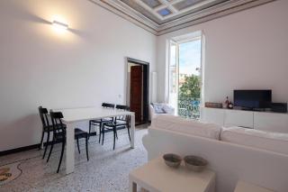 "Magnolia Apartment" Historic, Elegant, Seaview, 2 Aircondo BDR, 2BTH, pedestrian area, Free Garage 200 mt far! - 1