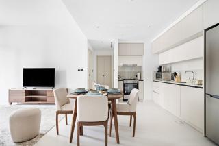 Silkhaus Tower with Private Beach and Skyline Views - Dubai - 2