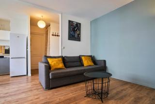 Apartment balconyparking space near train station - 4