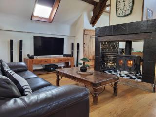 5 Bed House - Sleeps 10 - Pets - Pool - HotTub - 1