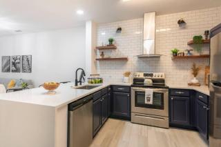 Newly Renovated First Floor 3Bed & 2 Bath, OUTDOOR POOL, 10-min to Disneyworld & Animal Kingdom! - 4