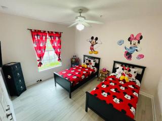 Newly Renovated First Floor 3Bed & 2 Bath, OUTDOOR POOL, 10-min to Disneyworld & Animal Kingdom! - Kissimmee - 8