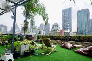 Silom Soi 3 Hash Apartment hip and funky with rooftop view - Bangkok - 9