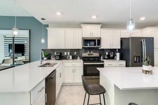 Relaxing Lakeview 2BR Condo with 2 Clubhouses - Kissimmee - 6