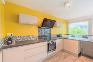 Apartment near metro with parking & balconies - 4