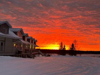 North Adventure Inn - Cochrane - 2
