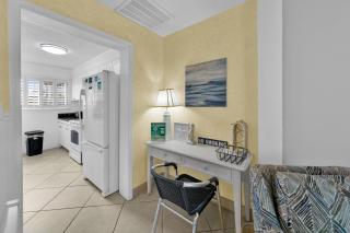 Southbay by the Gulf 99 an Updated Townhome 50 Yards from Beach 3 bedroom Sleeps 6 - Destin - 3