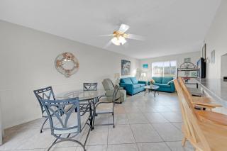 Southbay by the Gulf 90 only 75 Yards to the Beach Updated Townhome - Destin - 5