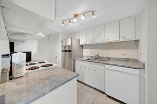 Southbay by the Gulf 90 only 75 Yards to the Beach Updated Townhome - Destin - 3