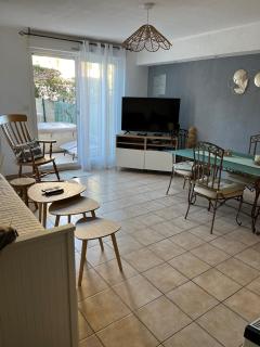 T2 SAUSSET PROCHE DE LA MER - 2