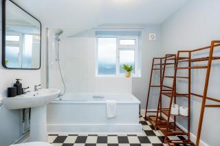 Renovated 3BR wgarden in Stratford, 1min to Train - Londra - 3