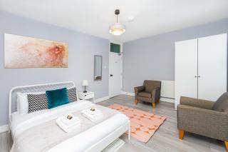 Renovated 3BR wgarden in Stratford, 1min to Train - Londen - 7