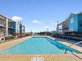 Self Contained Resort Apartment 2pax - 6