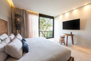 New 2 BD condo with private balcony - 4
